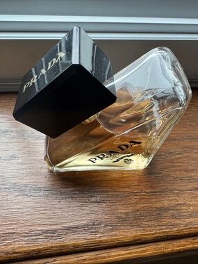 Prada Women Eau de Parfum Clear Glass Bottle with Black Cap